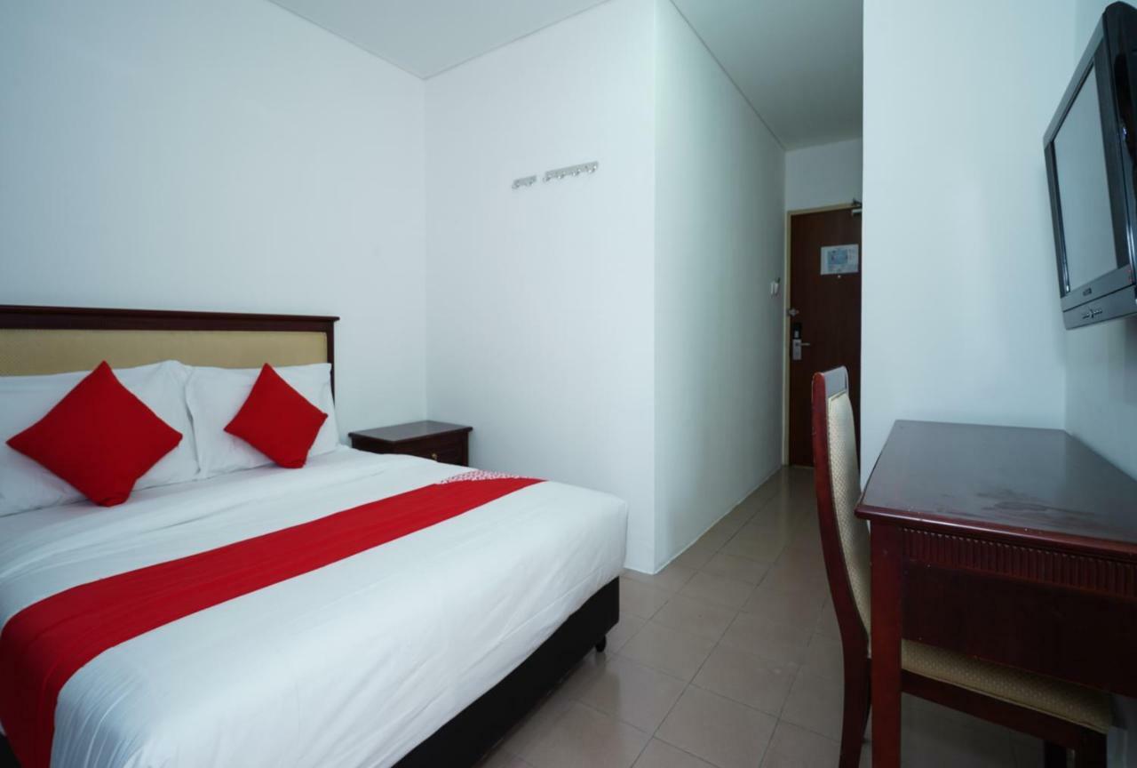 Oyo 43955 N9 Business Hotel Nilai Eksteriør billede