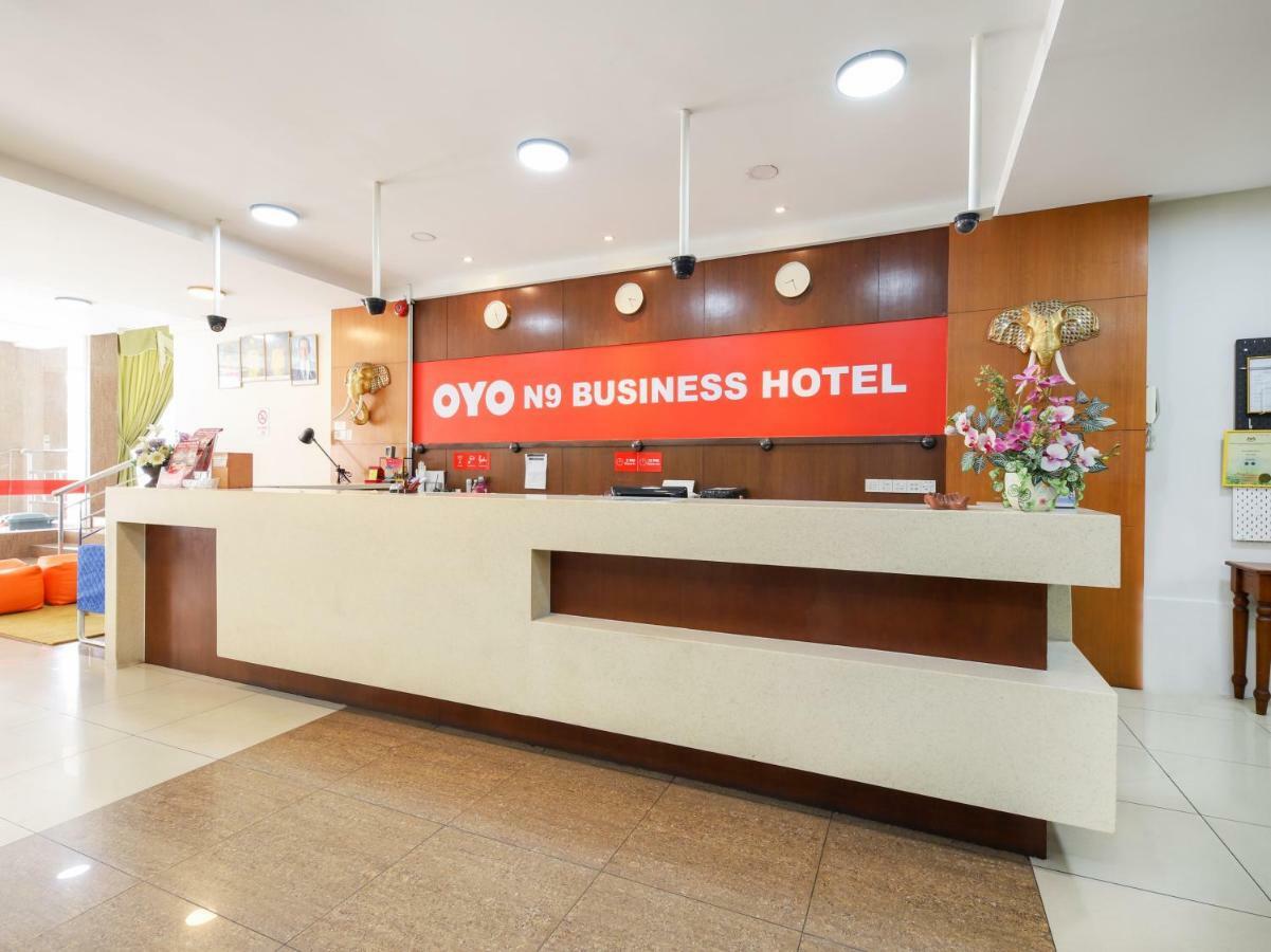 Oyo 43955 N9 Business Hotel Nilai Eksteriør billede