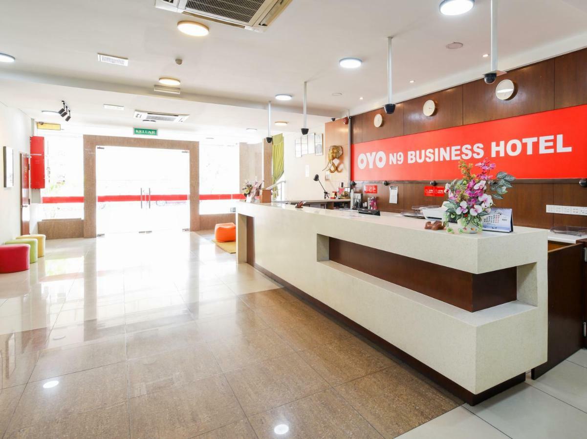 Oyo 43955 N9 Business Hotel Nilai Eksteriør billede